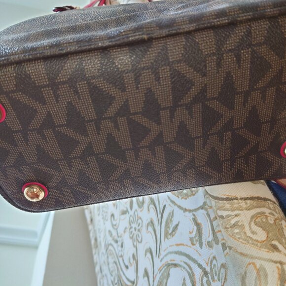 Michael Kors Jet Set Medium Snap Pocket Tote - Picture 5 of 16